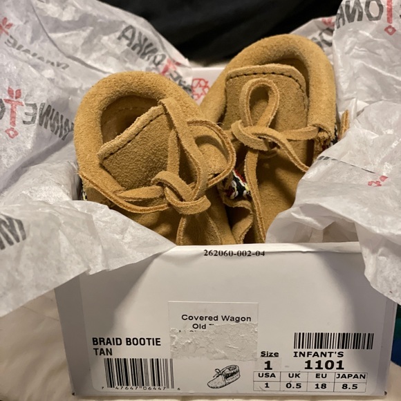 Minnetonka suede infant shoes - Picture 5 of 7